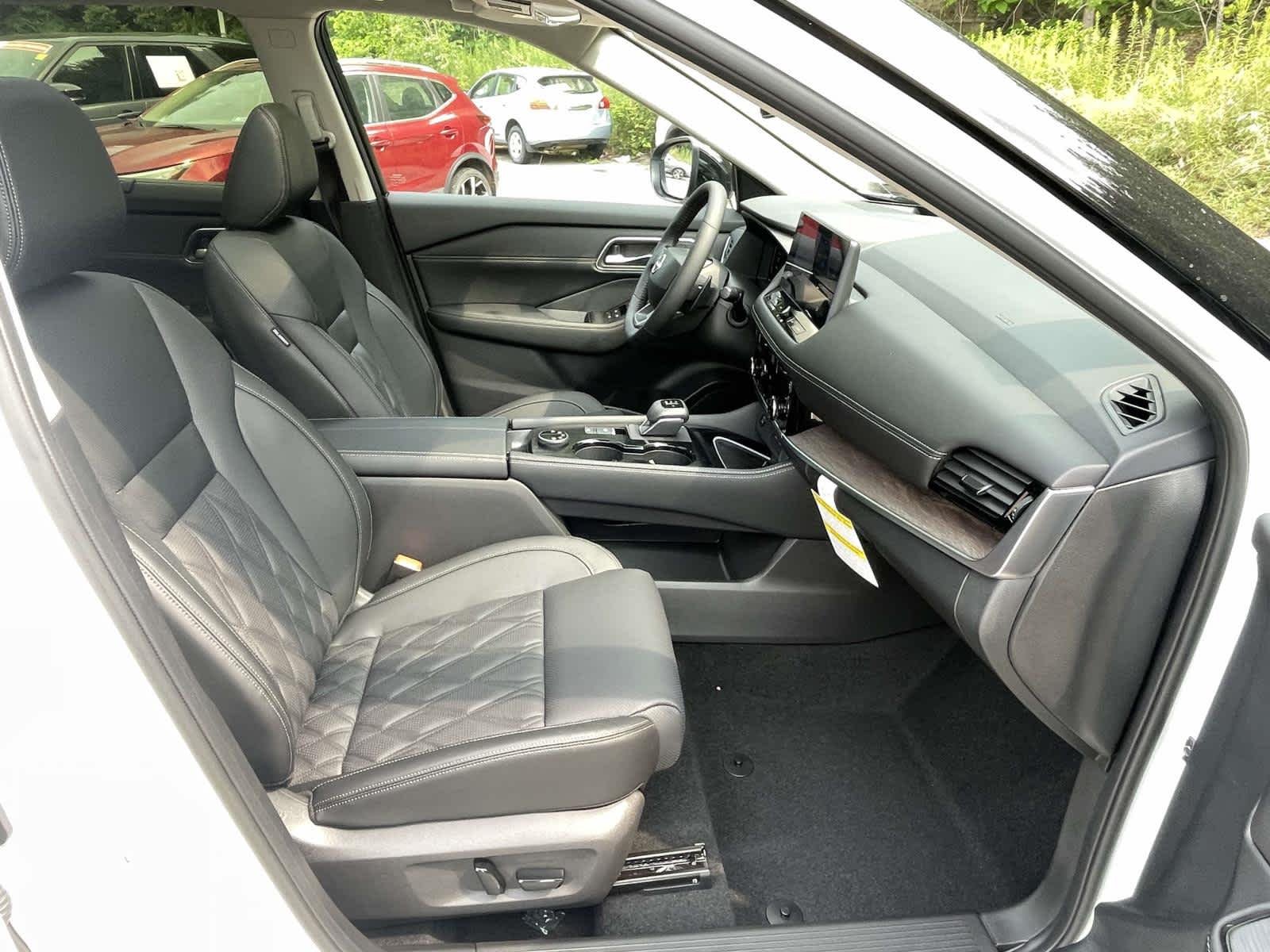 New 2026 Everest White Pearl/Super Black Nissan Platinum image 22