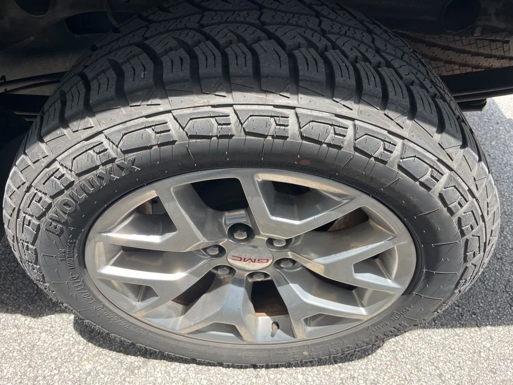 Used 2015 Silver GMC SLT image 10
