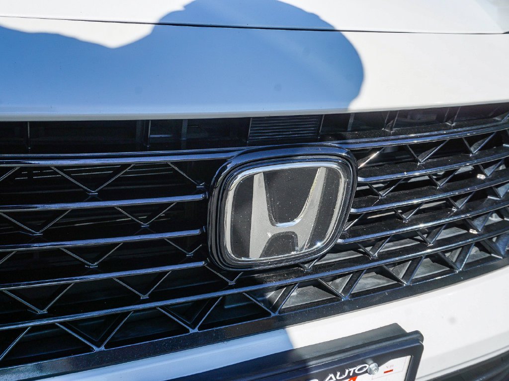 Used 2023 White Honda EX image 12