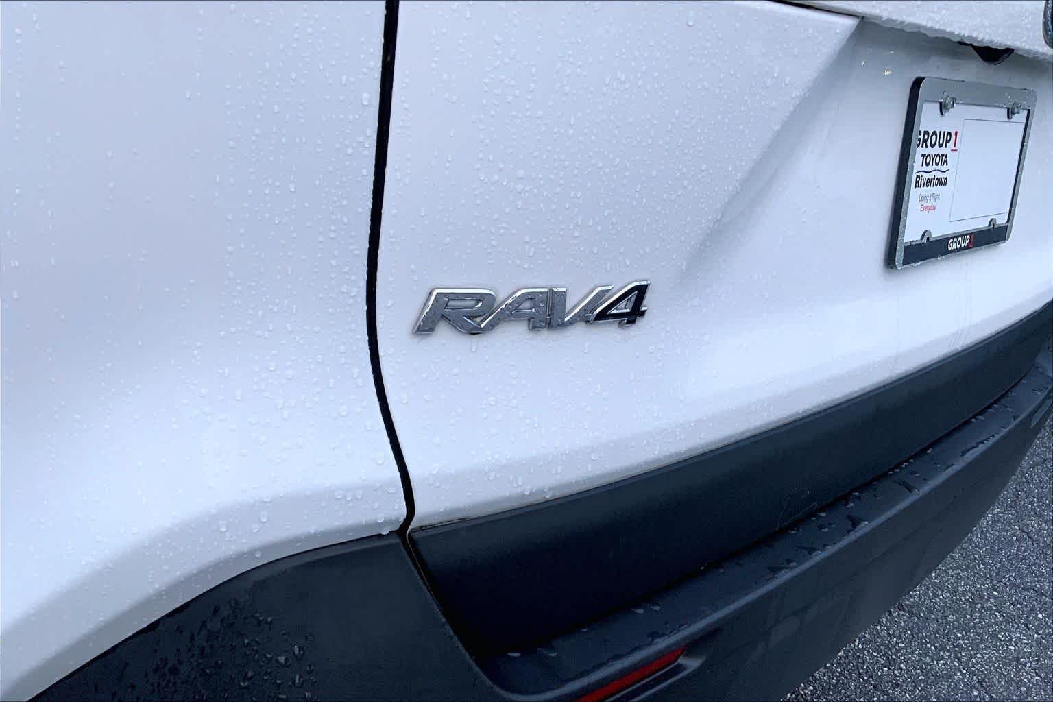 Used 2024 Ice Cap Toyota Hybrid XLE image 28