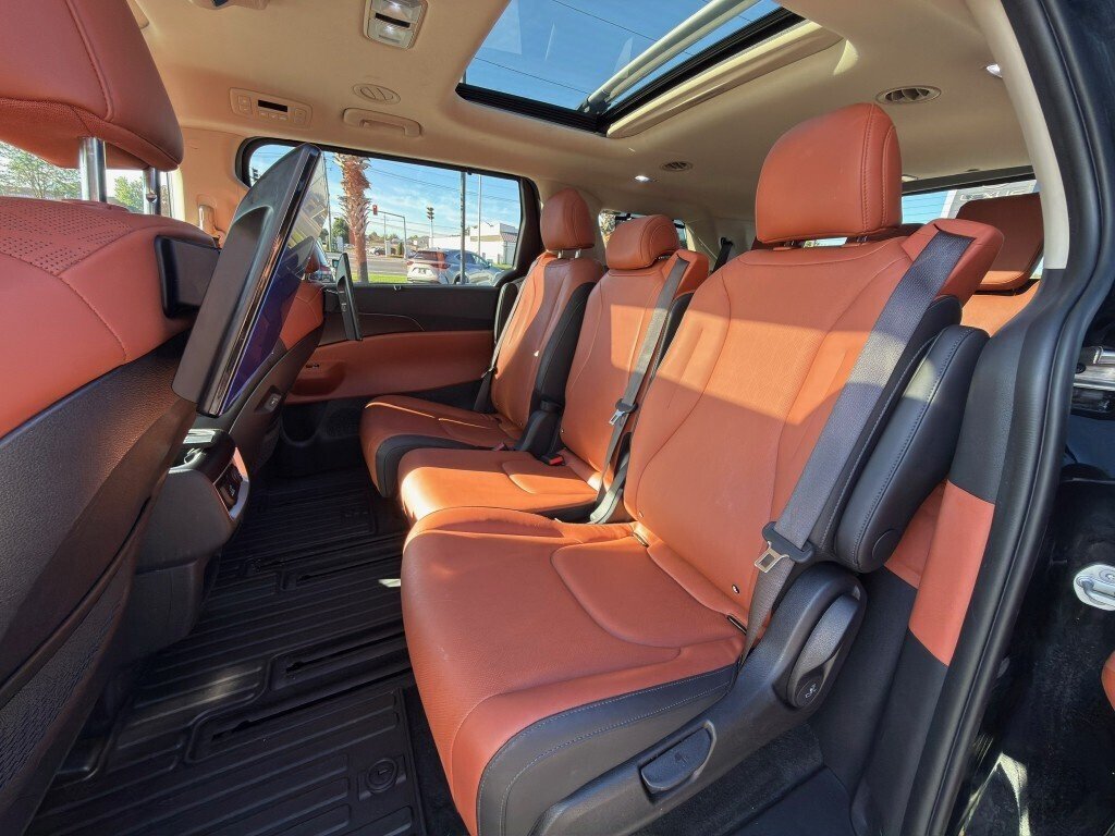 Used 2025 Aurora Black Pearl Kia SX image 12