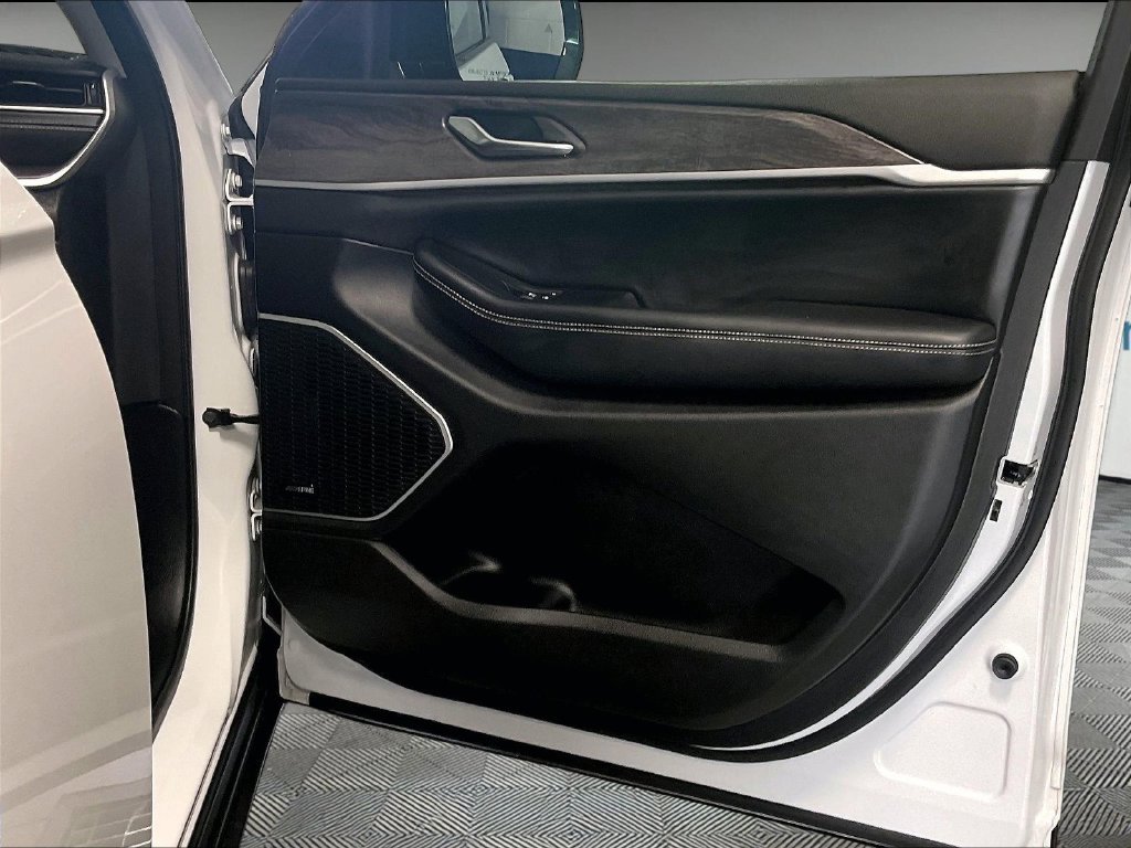 Used 2022 White Jeep Limited image 12