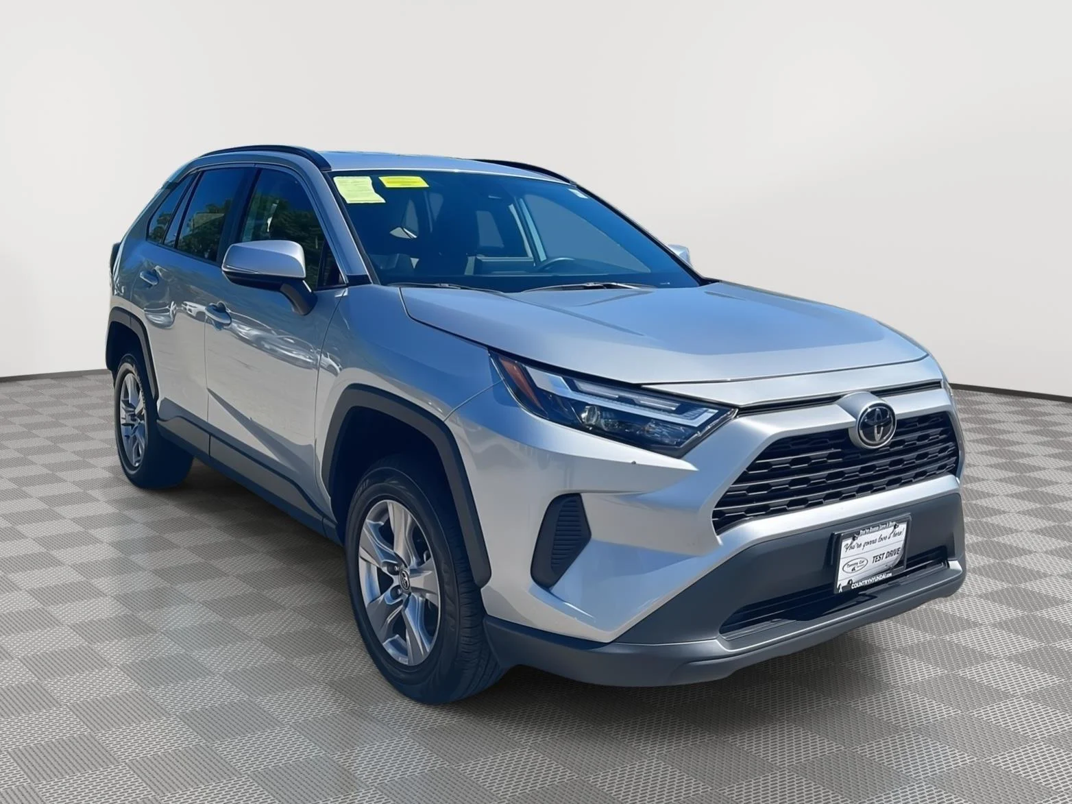 Used 2025 Silver Sky Metallic Toyota XLE image 3