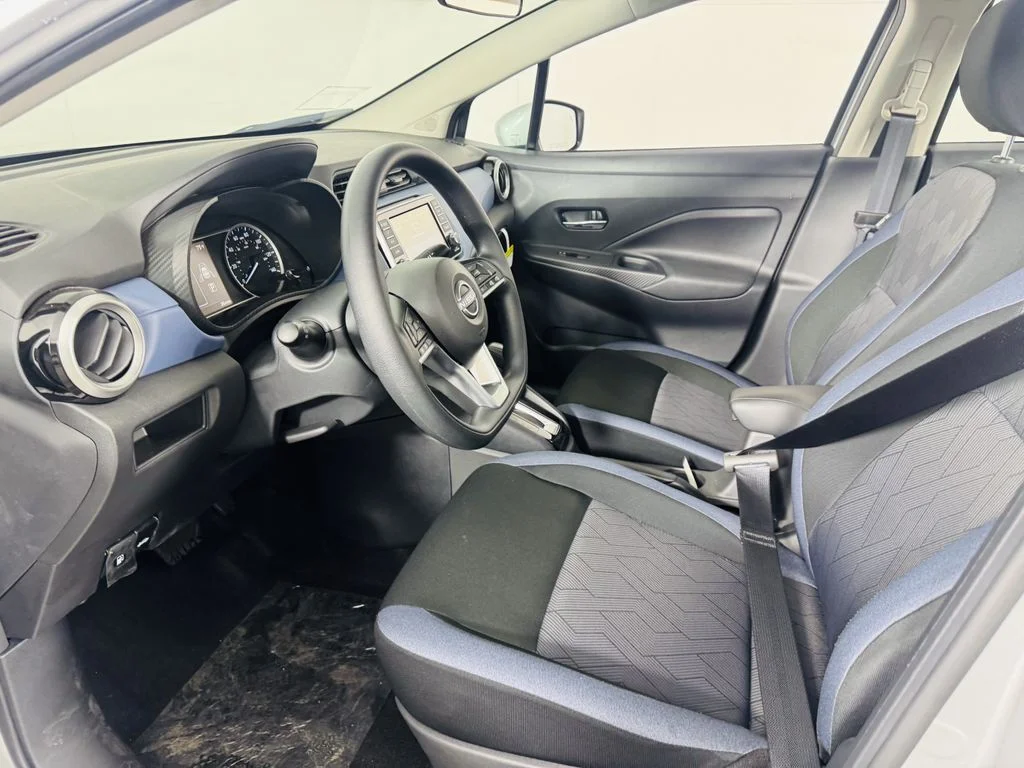 Used 2025 Silver Nissan 1.6 SV image 5