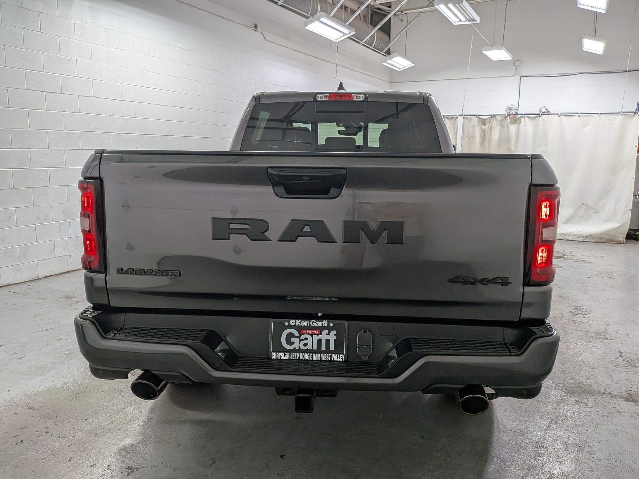 New 2026 Granite Crystal Metallic Clear-Coat Exterior Paint RAM Laramie image 5