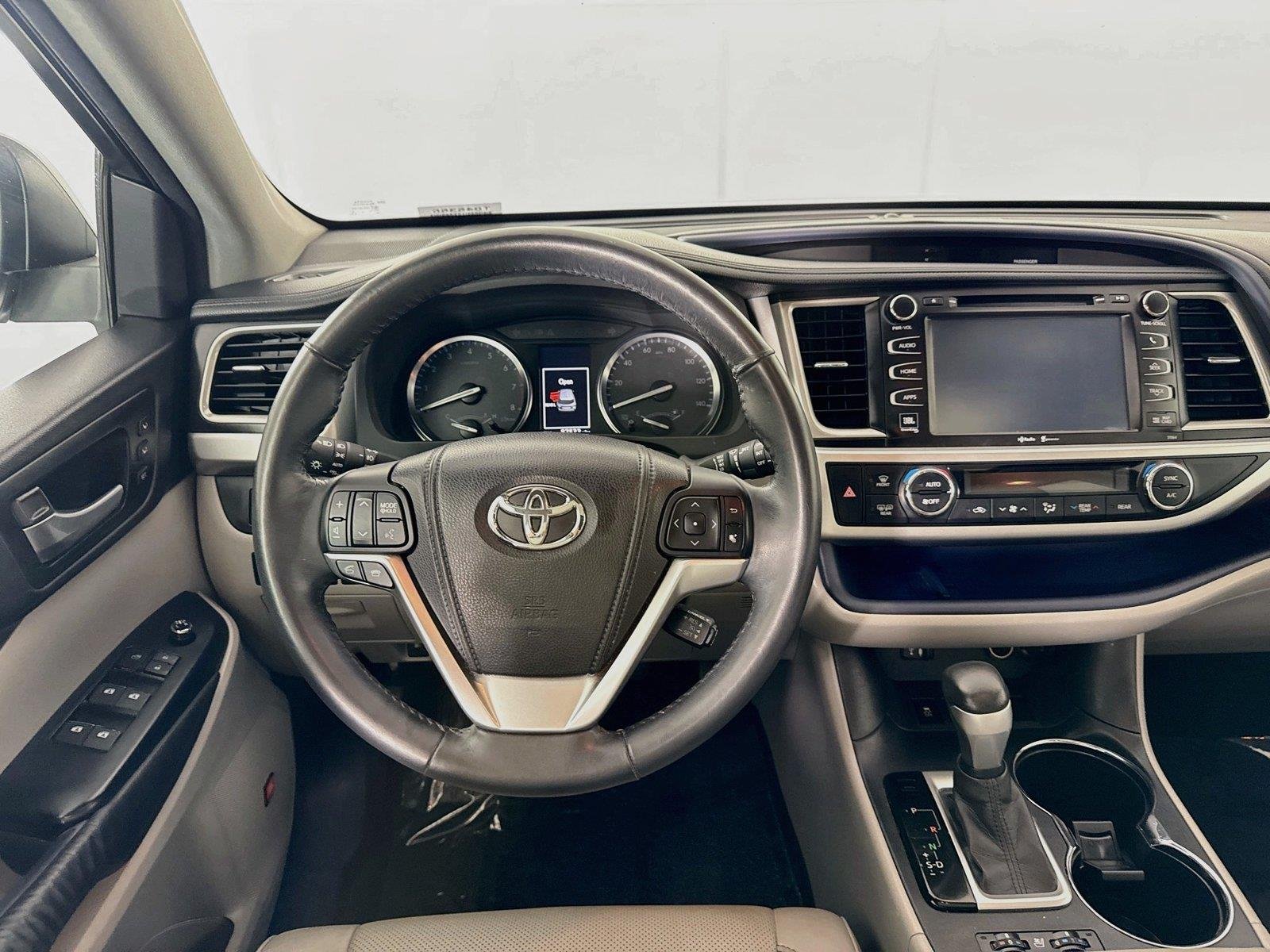 Used 2015 Silver Sky Metallic Toyota Limited image 34