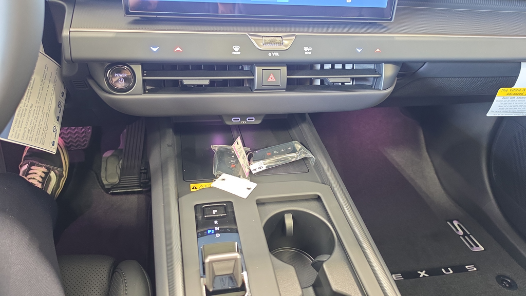 New 2026 Ultra White Lexus ES 500e PREMIUM AWD image 27