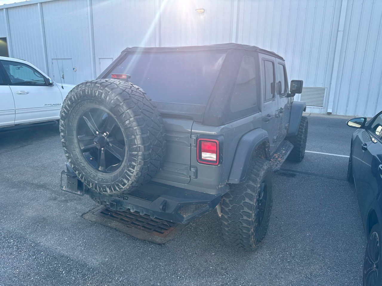 Used 2020 Gray Jeep Unlimited Sport Altitude image 7