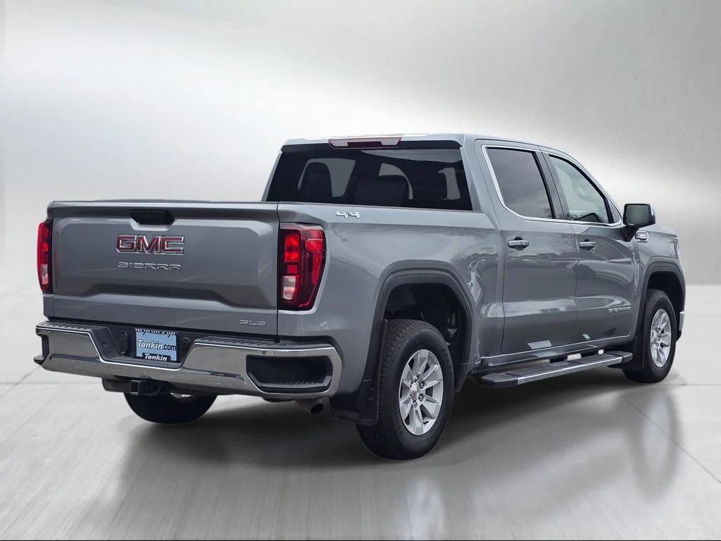 Used 2025 Sterling Metallic GMC SLE image 3
