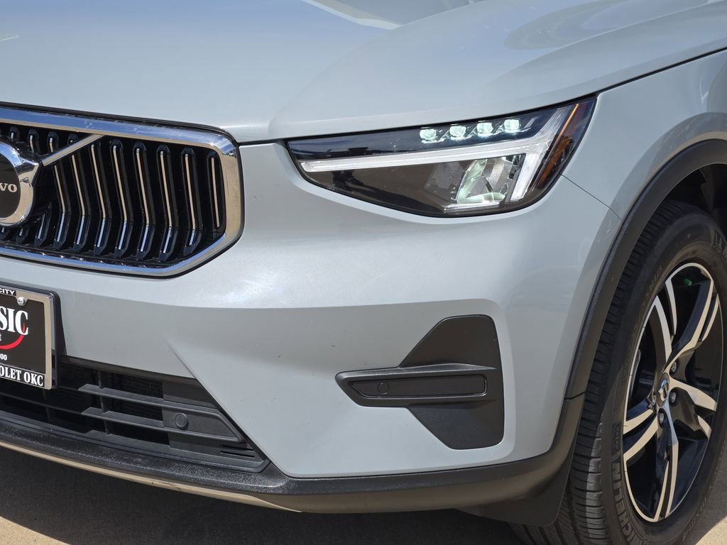 Used 2024  Volvo Core Bright Theme image 31