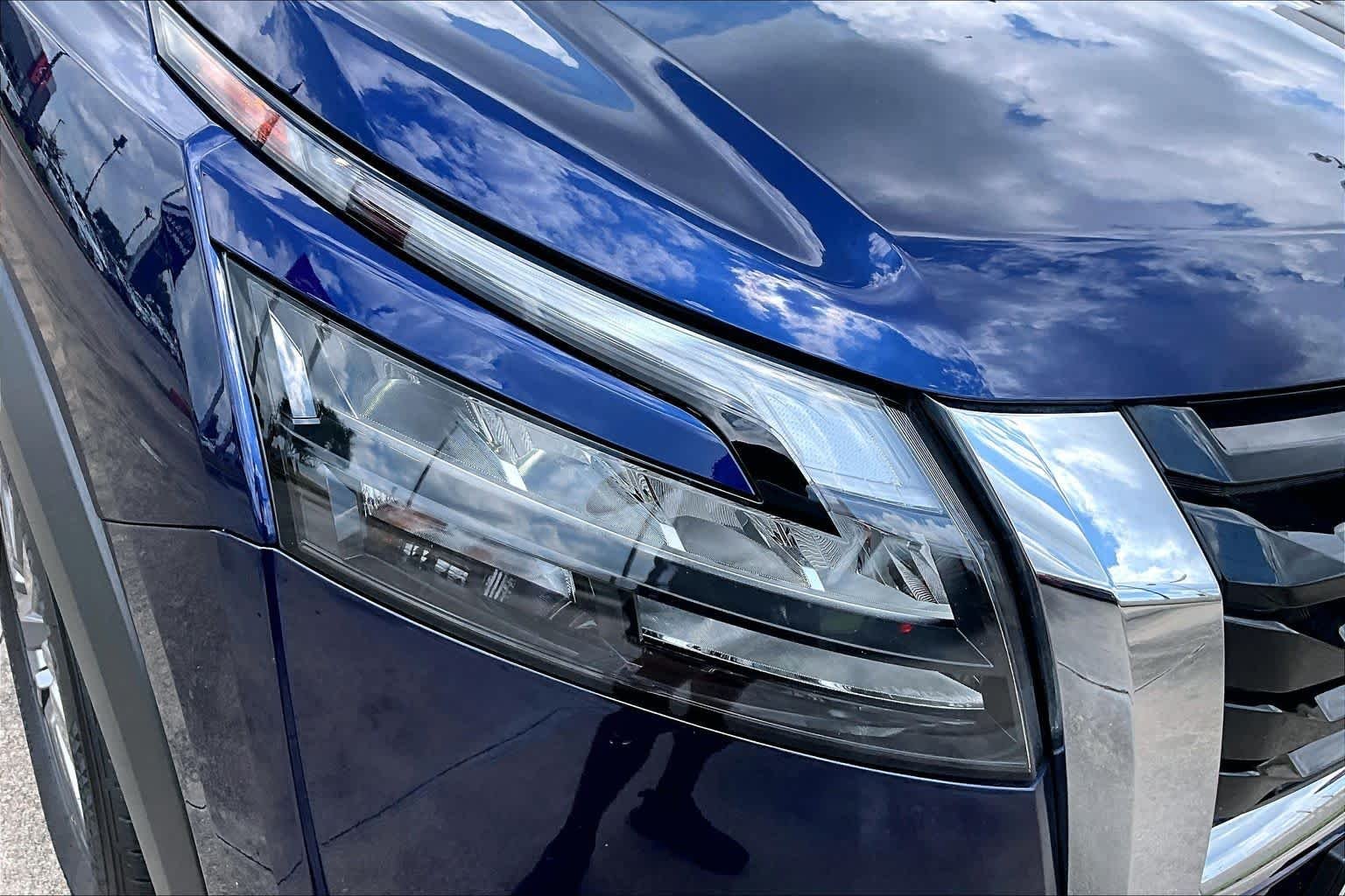 Used 2025 Deep Ocean Blue Pearl Nissan SV image 26