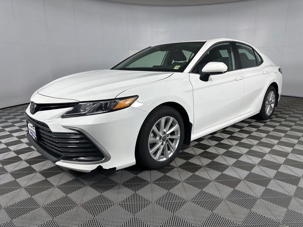 Used 2024 Ice Toyota LE image 4