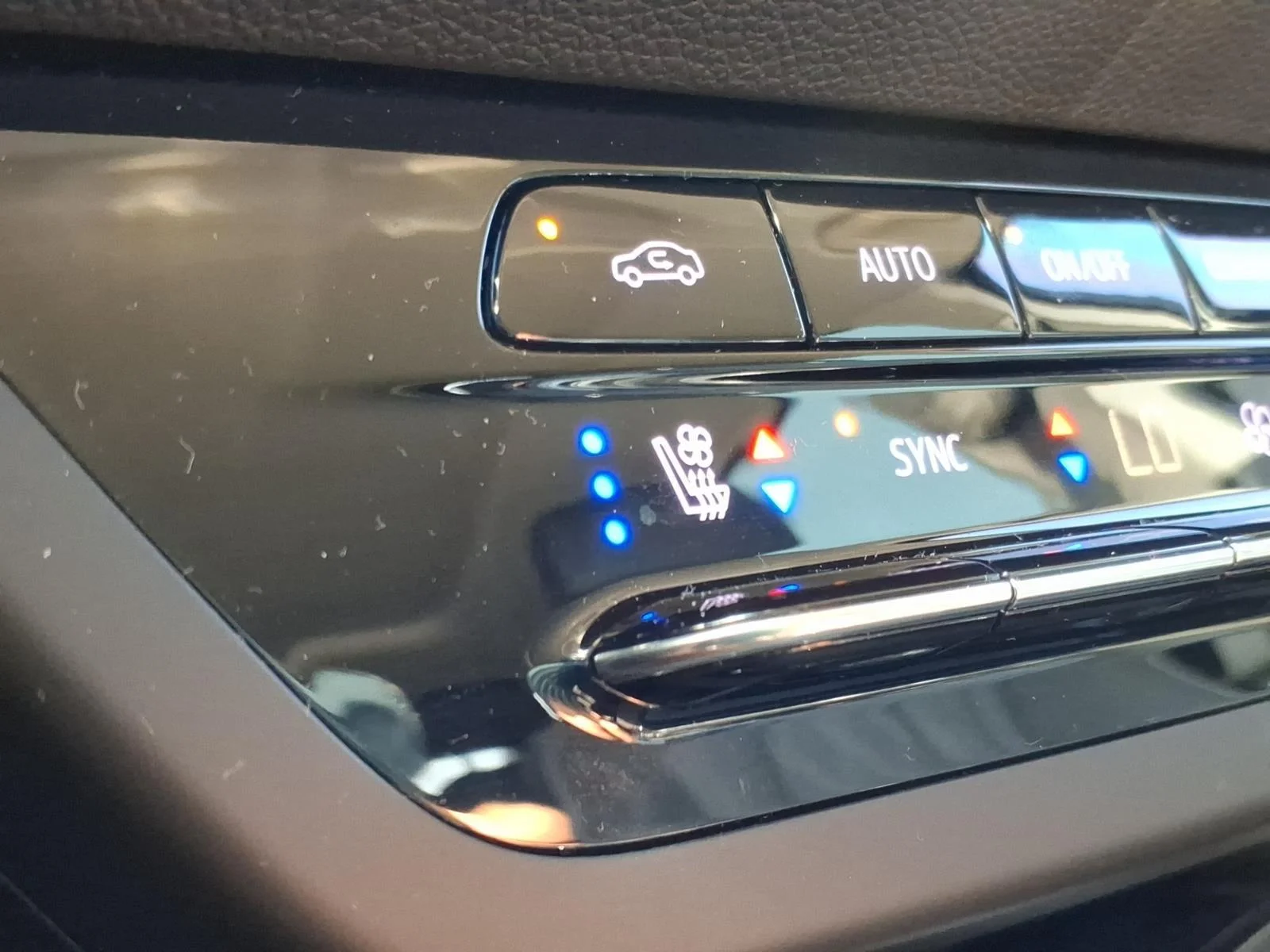 Used 2023 Ebony Twilight Metallic Buick Avenir image 5