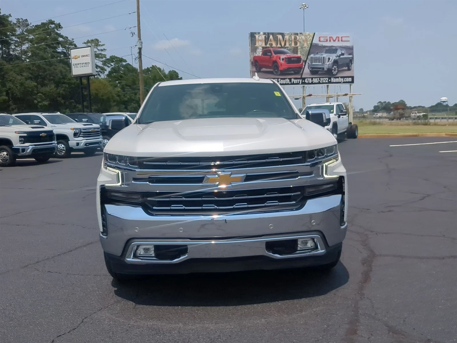 Used 2022 Iridescent Pearl Tricoat Chevrolet LTZ image 3
