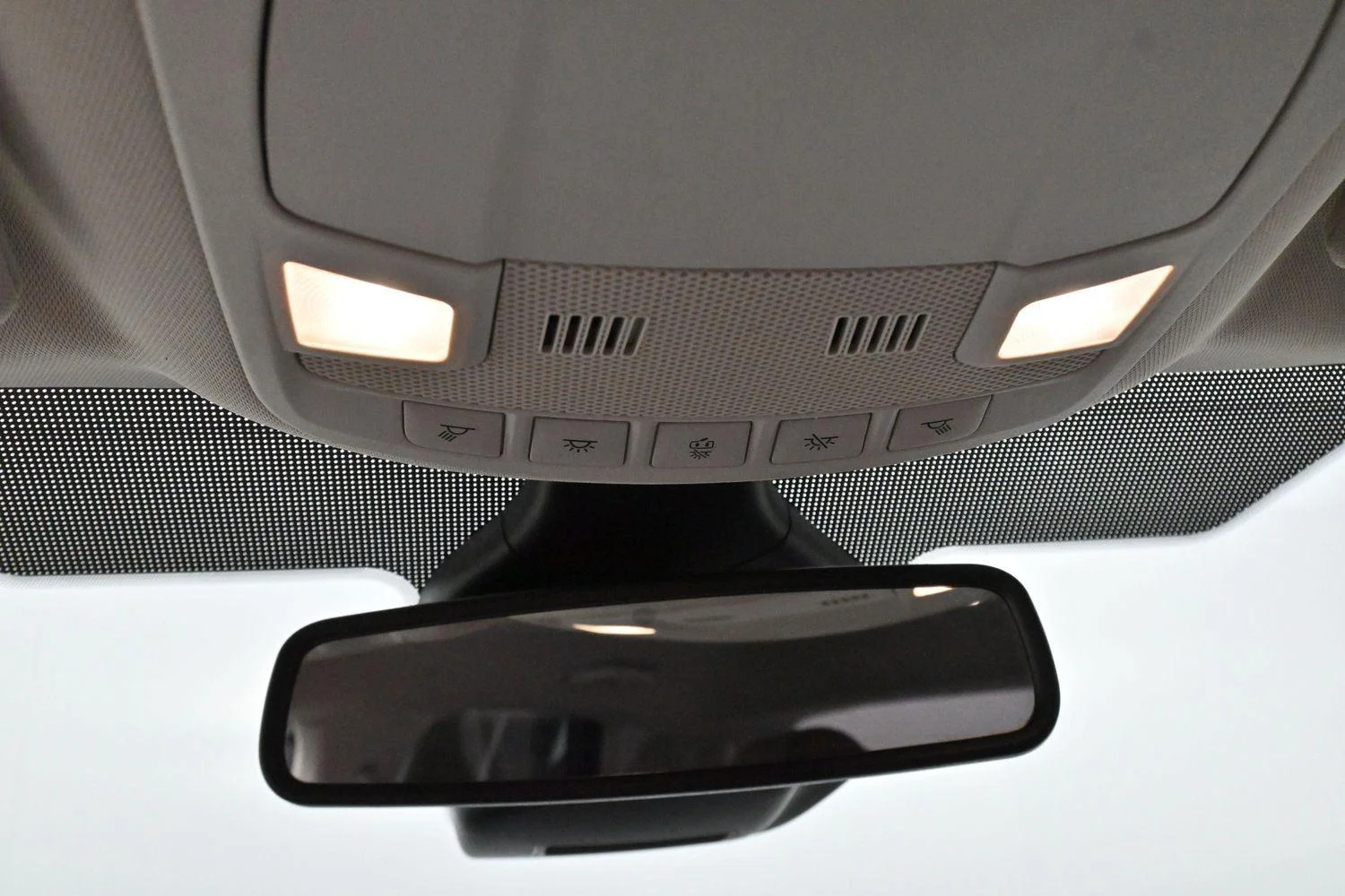 Used 2022 Iconic Silver Ford Titanium image 31