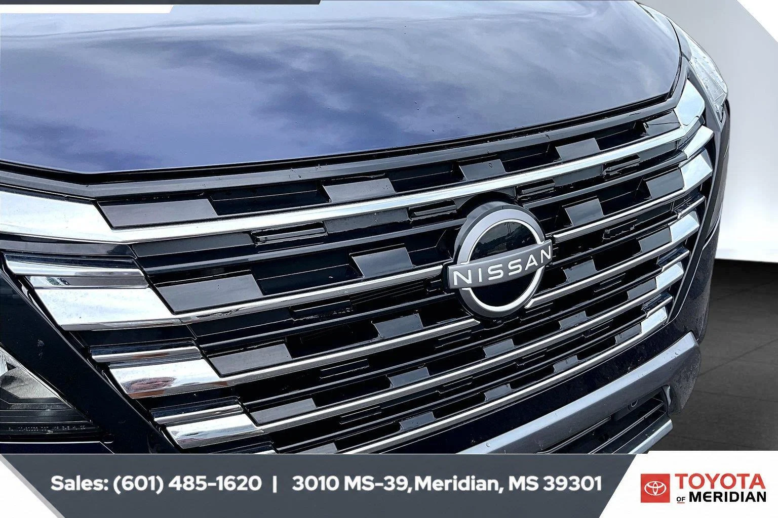 Used 2026 Deep Ocean Blue Pearl Nissan SL image 21