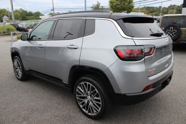 Used 2023 Silver Jeep Limited image 33
