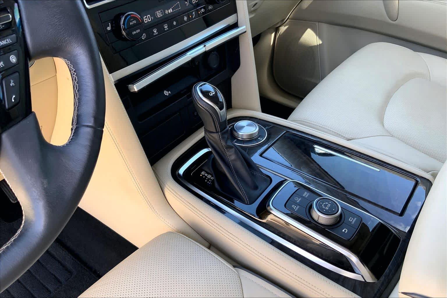 Used 2022 Moonstone White INFINITI LUXE image 17