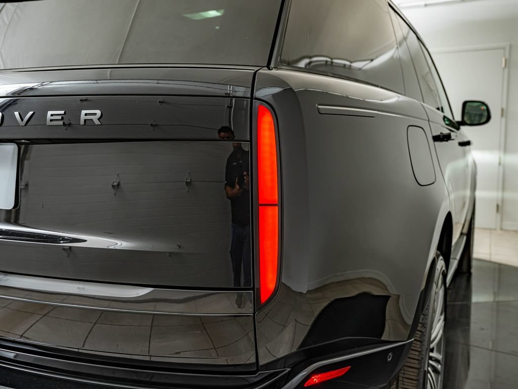 New 2026 Santorini Black Land Rover SE image 15