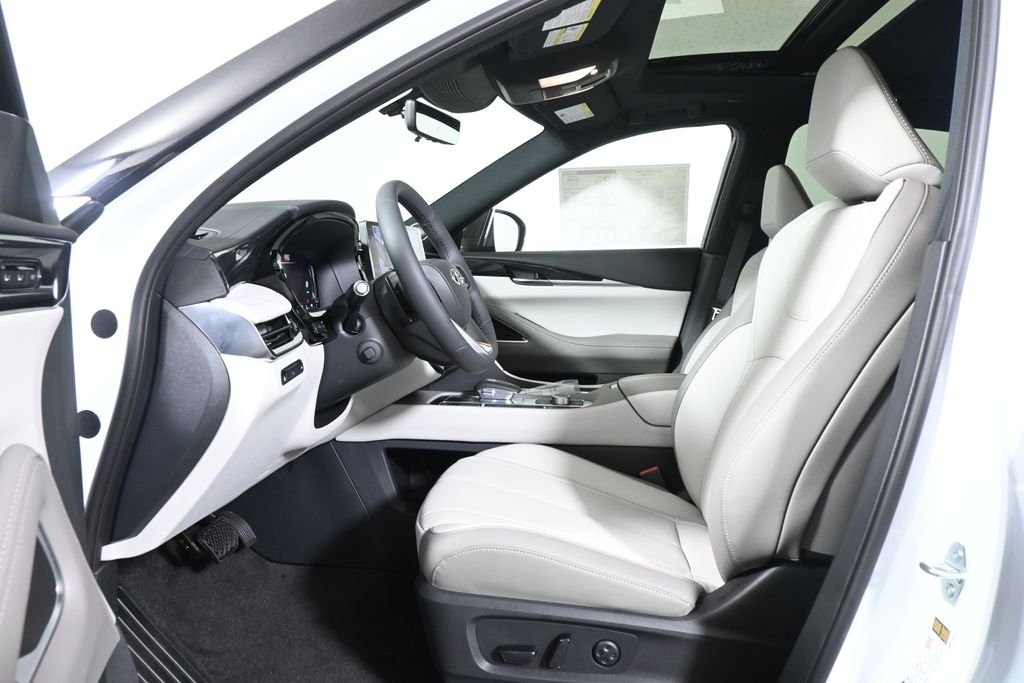 New 2027 2T RAD WHT INFINITI Sport AWD image 3