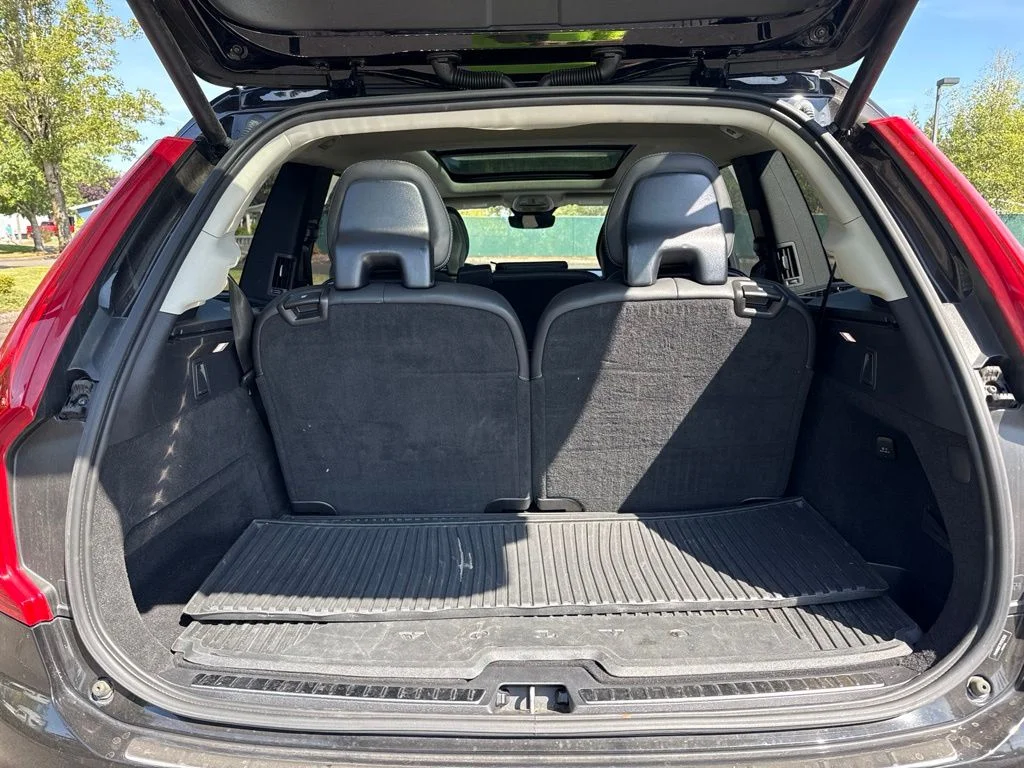 Used 2024 Onyx Black Metallic Volvo Ultimate image 24