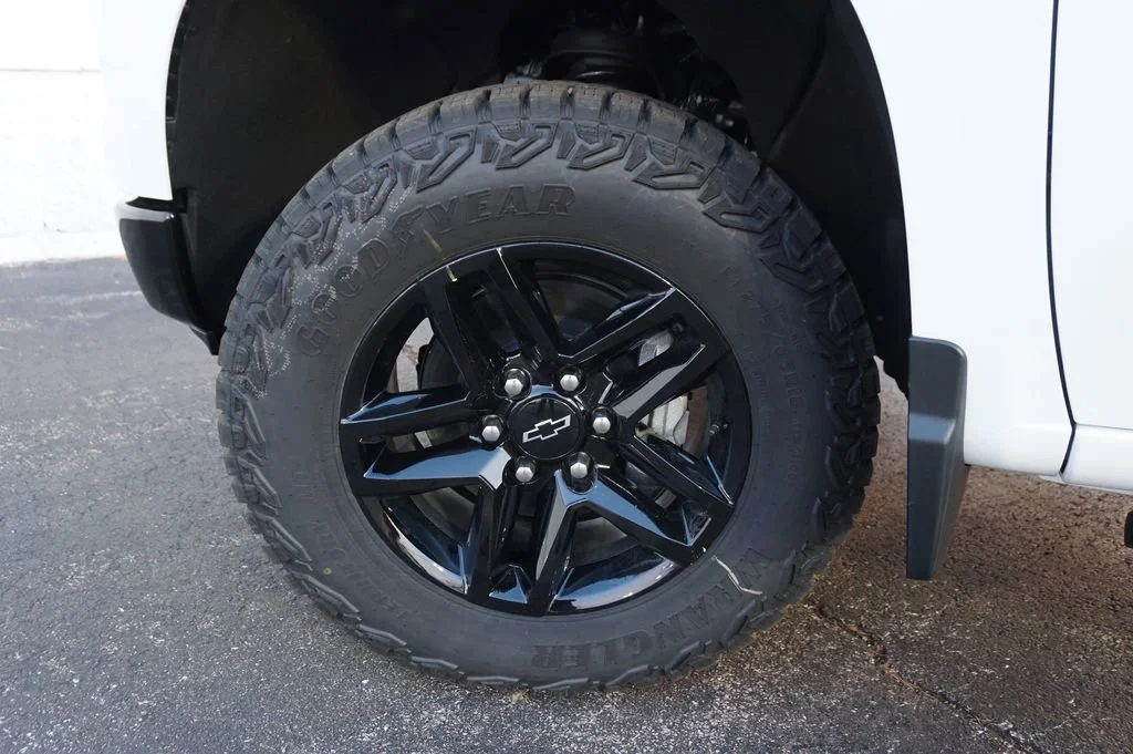New 2026 Summit White Chevrolet Custom Trail Boss image 25