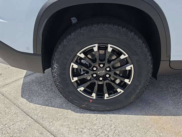 New 2026 Polar White Tricoat Chevrolet Z71 image 5