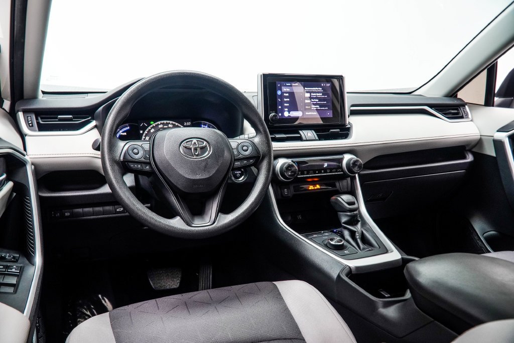 Used 2025 White Toyota XLE image 19