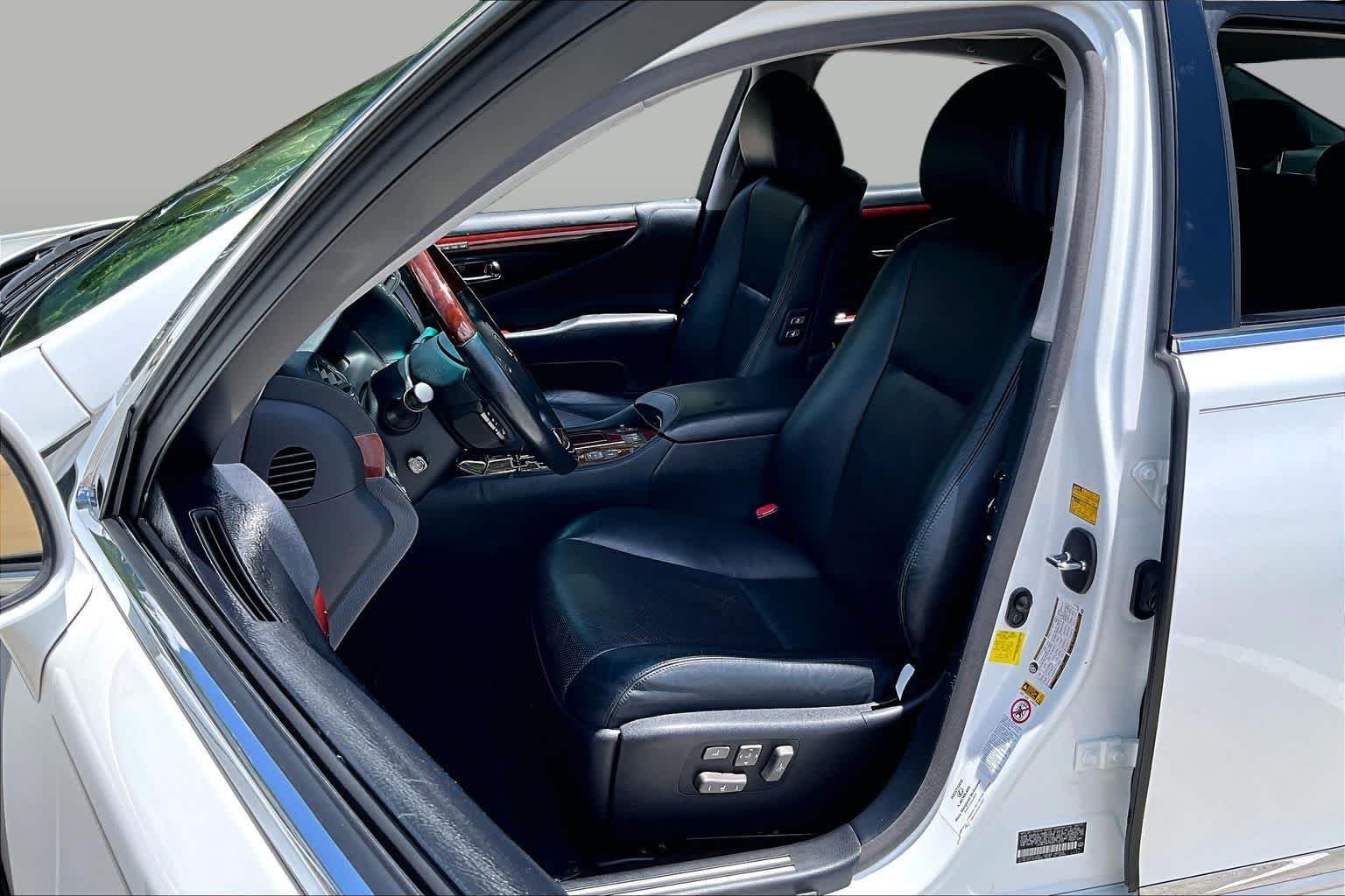 Used 2012 Starfire Pearl Lexus  image 7