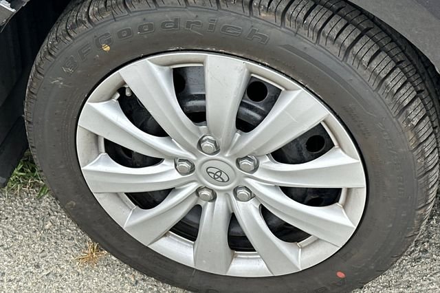 Used 2013 Gray Toyota LE image 4