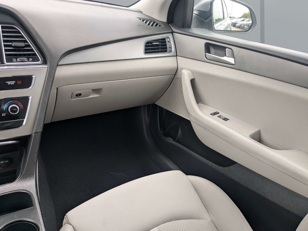 Used 2015 Gray Hyundai SE image 20
