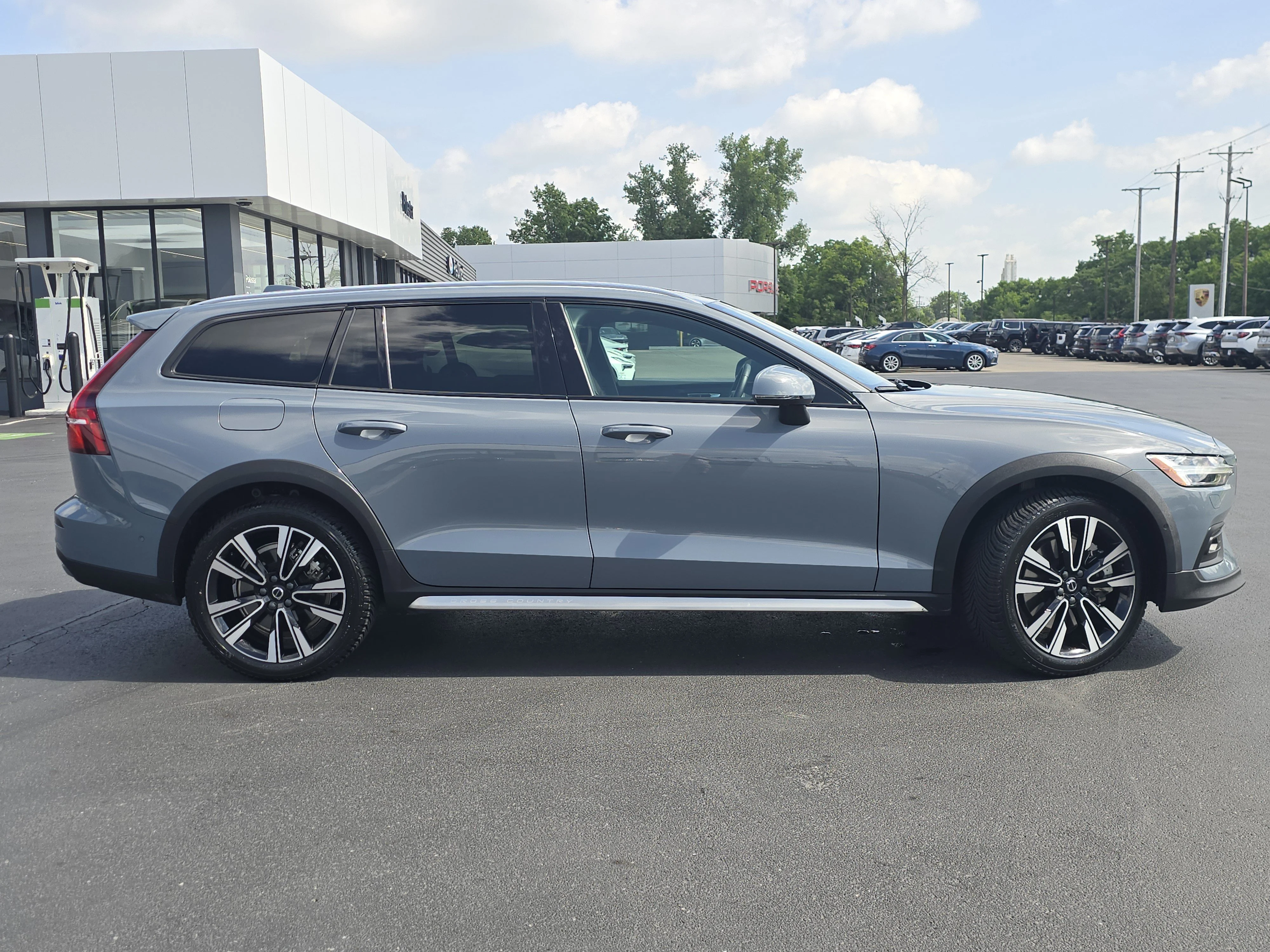 Used 2023 Thunder Grey Metallic Volvo Ultimate image 8