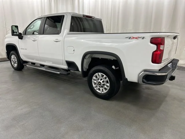 Used 2025 White Chevrolet LT image 3