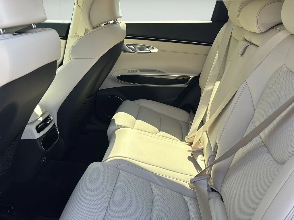 2025 GENESIS GV70 Standard - Photo 16