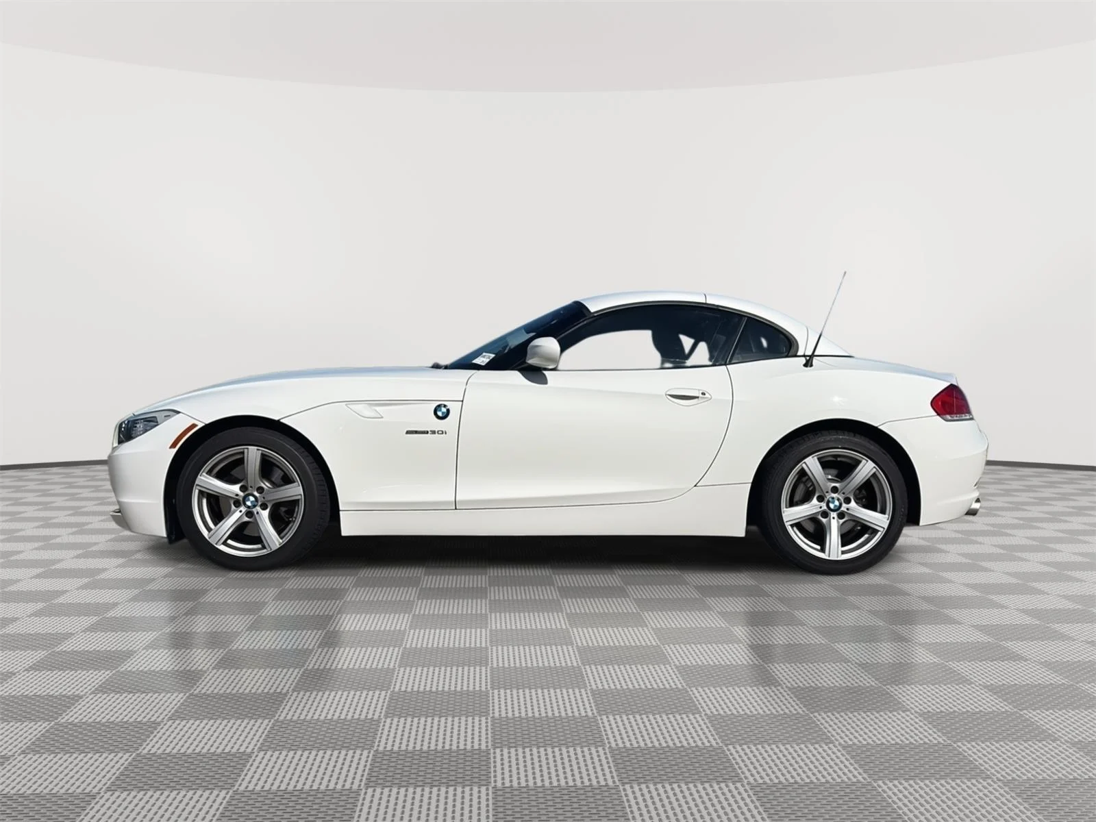 Used 2011 Alpine White BMW sDrive30i image 6