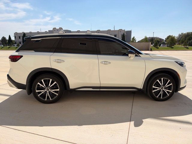 Used 2022 White INFINITI Sensory image 4