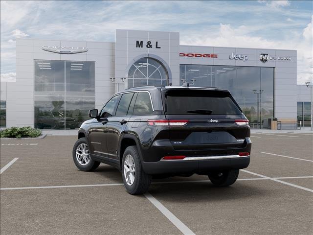New 2026 Diamond Black Crystal Pearl-Coat Exterior Paint Jeep Laredo 4x4 image 4