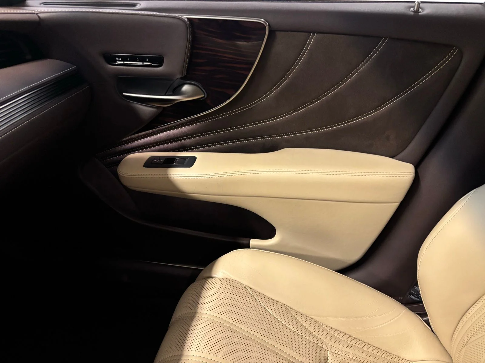 2018 Lexus LS Base - Photo 15