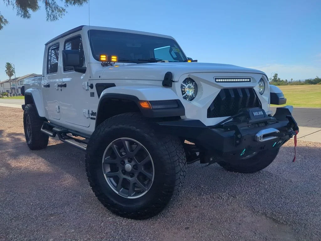 Used 2021 White Jeep Sport image 33