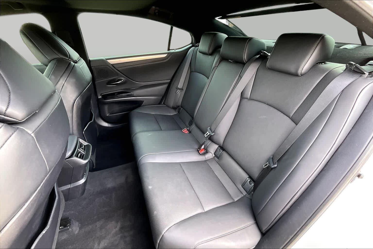 Used 2024 Ultra White Lexus F SPORT Handling image 20