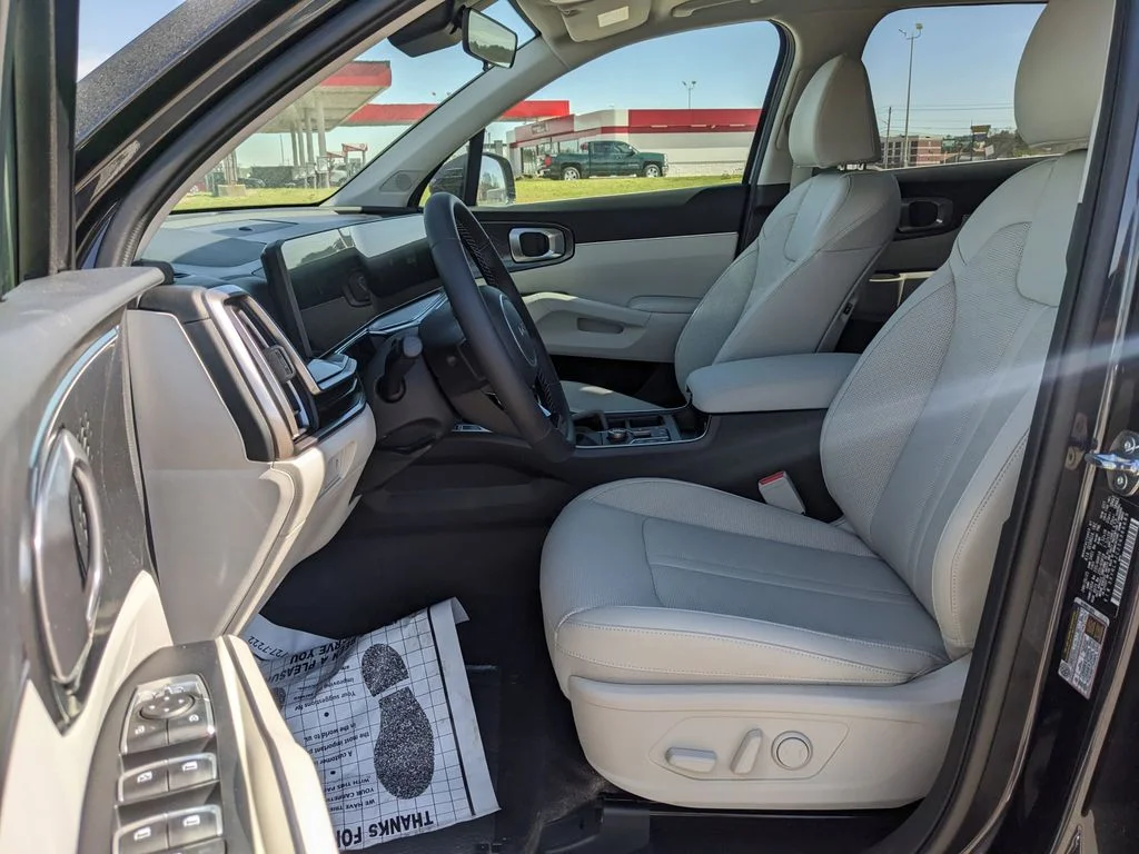 2025 Kia Sorento S - Photo 25
