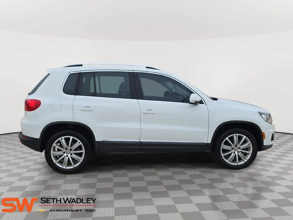 Used 2016 White Volkswagen SE image 8