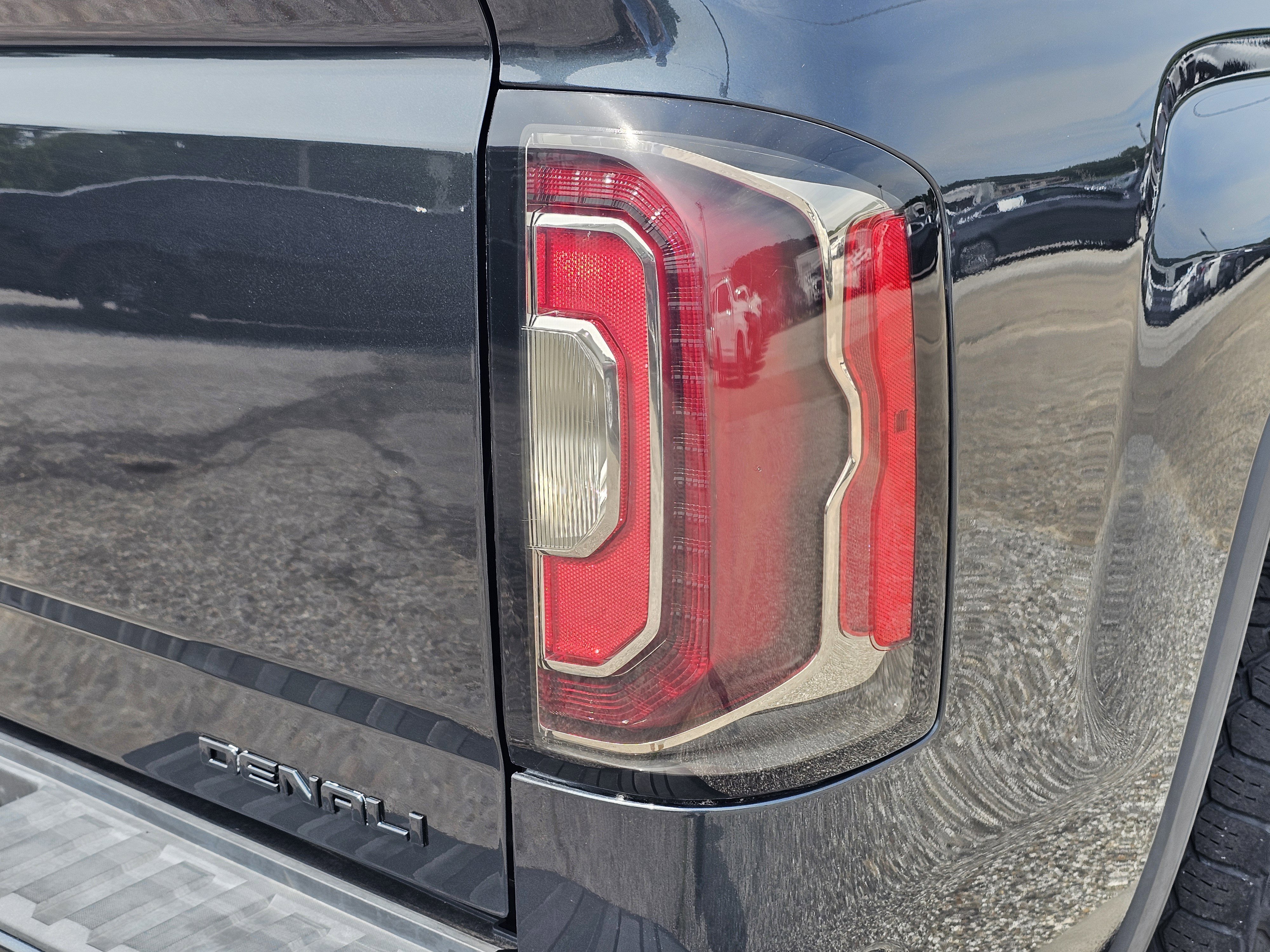 Used 2018 Dark Slate Metallic GMC Denali image 10