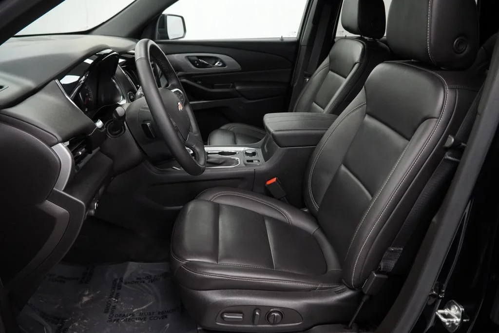 Used 2023 Mosaic Black Metallic Chevrolet LT Leather image 6