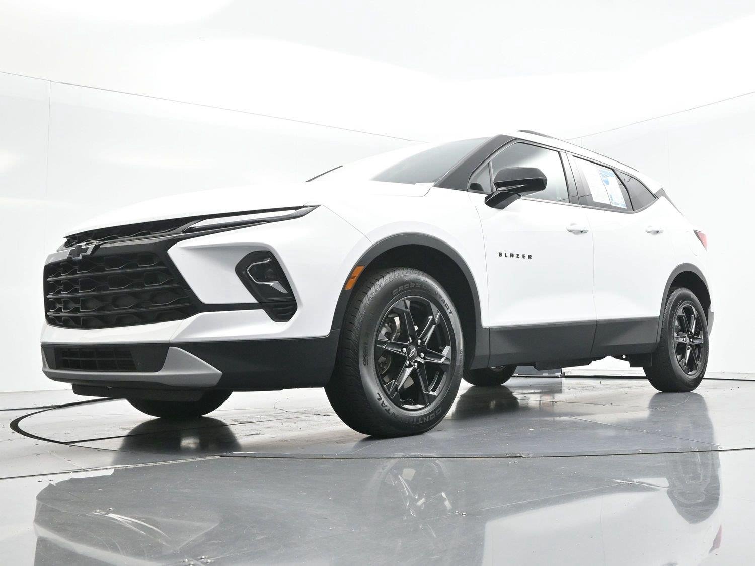 Used 2023 SUMMIT WHITE Chevrolet LT image 47
