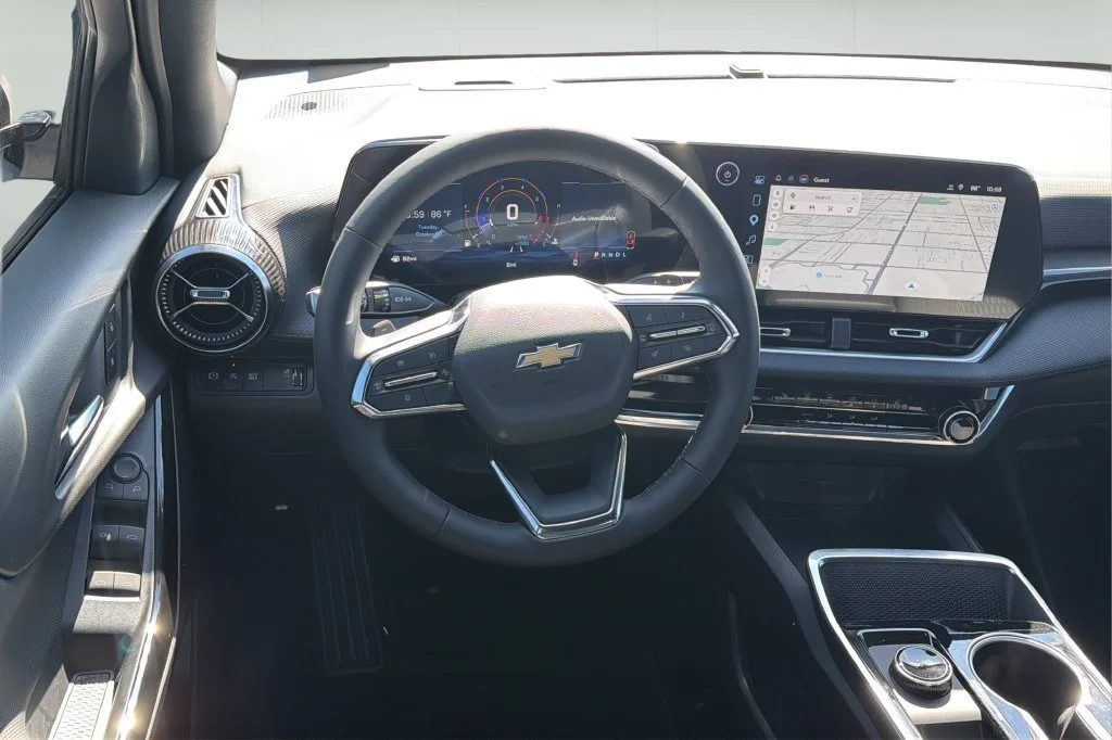 New 2027 Summit White Chevrolet LT image 21