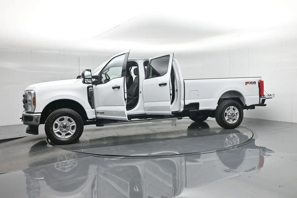 New 2026 Oxford White Ford XLT image 39
