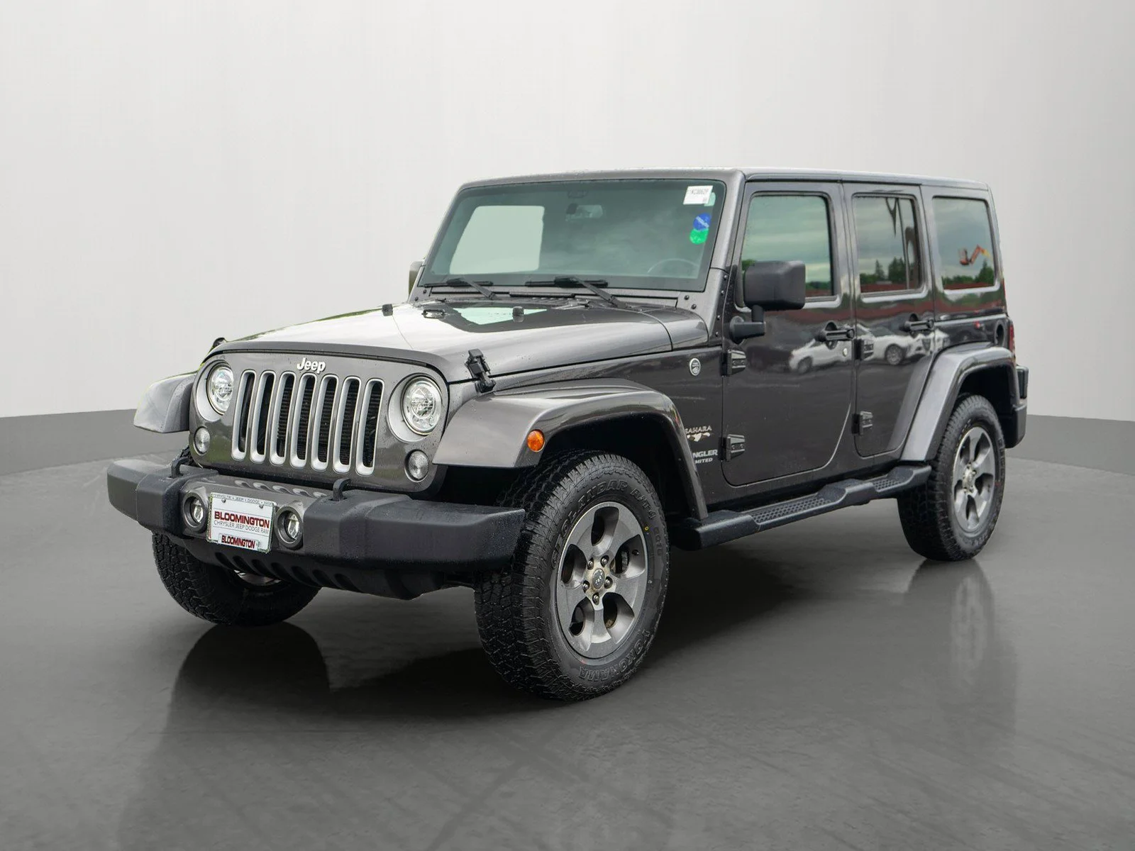 Used 2017 Granite Crystal Metallic Clearcoat Jeep Unlimited Sahara image 3