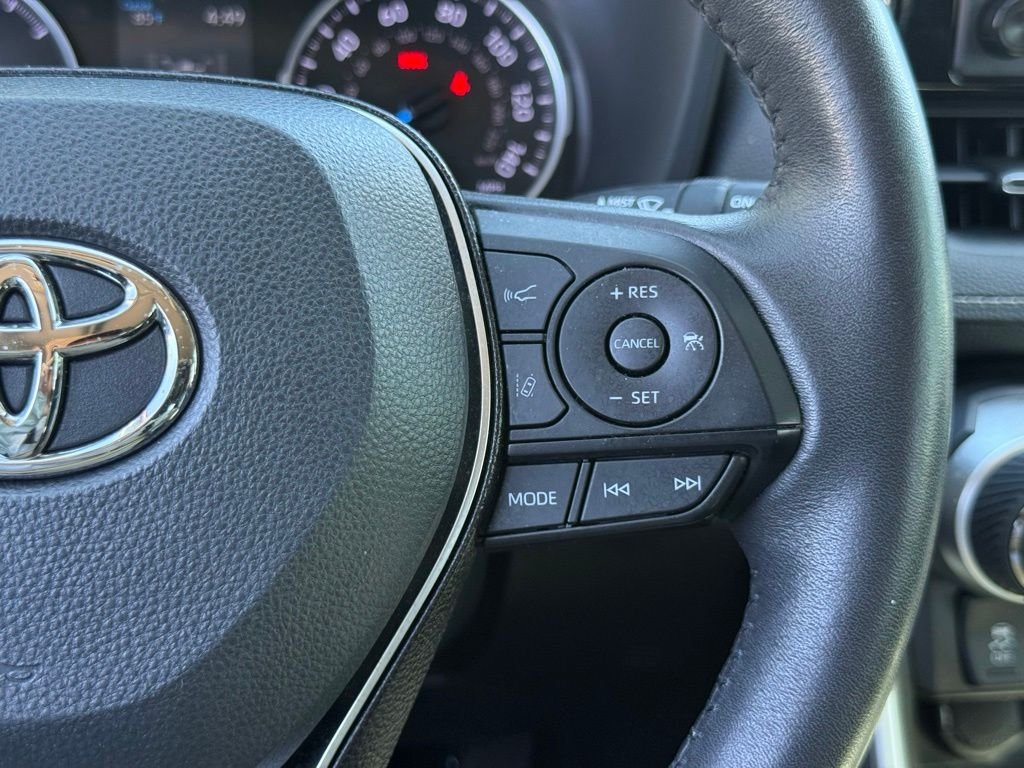 Used 2021 White Toyota XLE Premium image 30