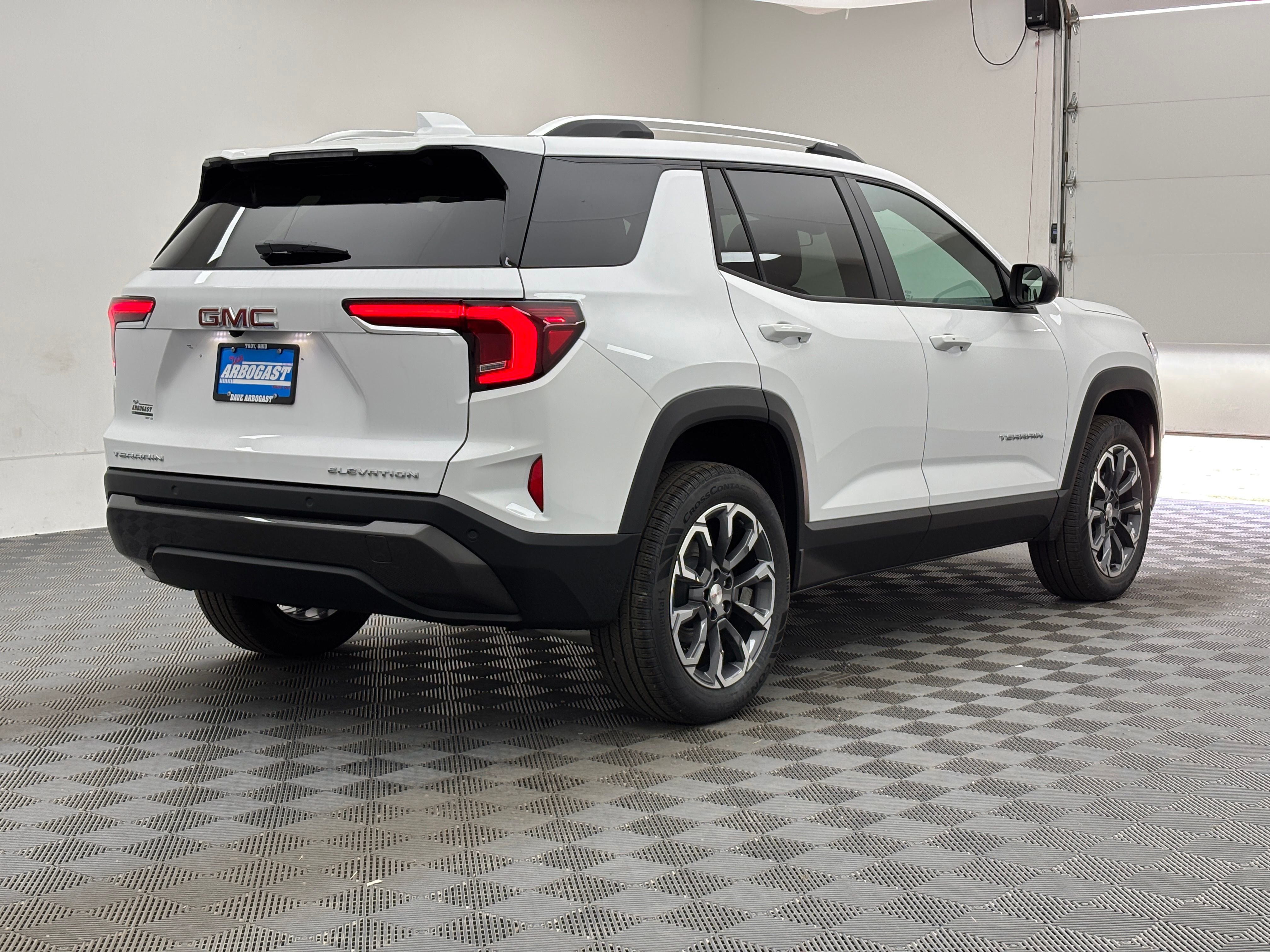 New 2027 Summit White GMC Elevation image 7